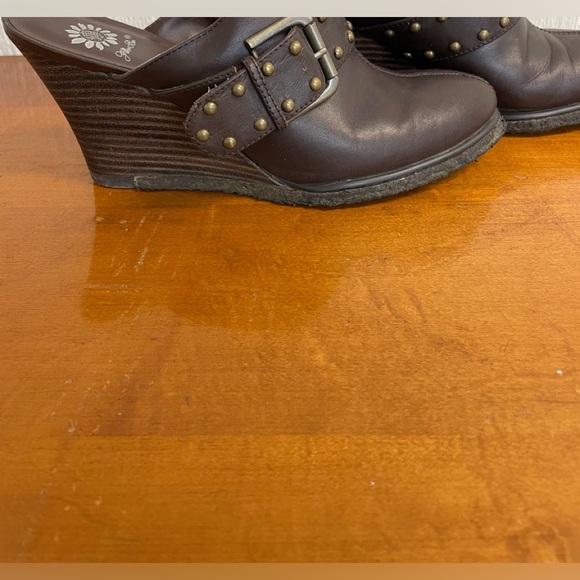 Yellow Box Mules - Picture 2 of 3